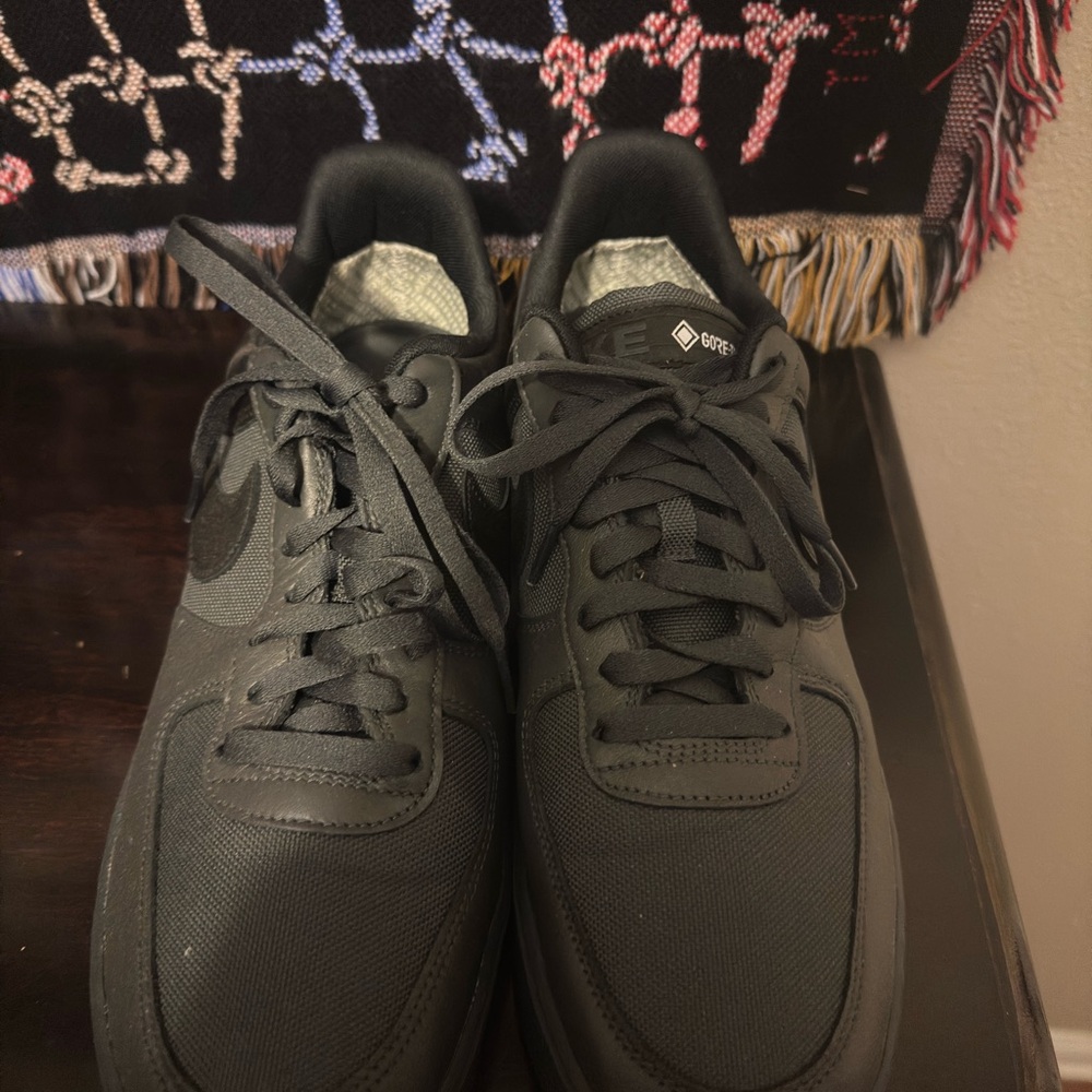 Men's Black Athletic Shoes